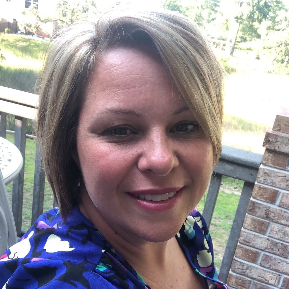 Meet your Posher, Leslie 💁‍♀️👗👛👠